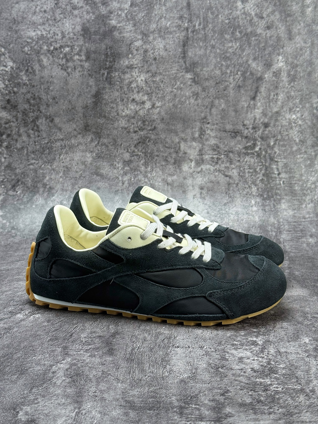 意大利奢侈品牌-宝缇嘉/葆蝶家-Bottega Veneta Orbit Flash Low Sneakers 轨道尼龙布系列系带低帮德训风薄底舒适休闲运动鞋 838373V3MS21000