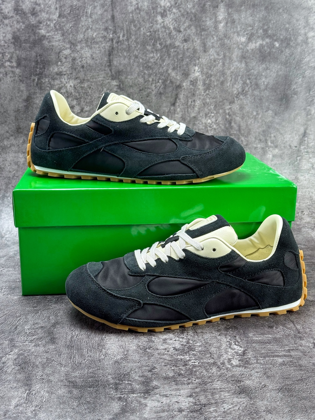 意大利奢侈品牌-宝缇嘉/葆蝶家-Bottega Veneta Orbit Flash Low Sneakers 轨道尼龙布系列系带低帮德训风薄底舒适休闲运动鞋 838373V3MS21000