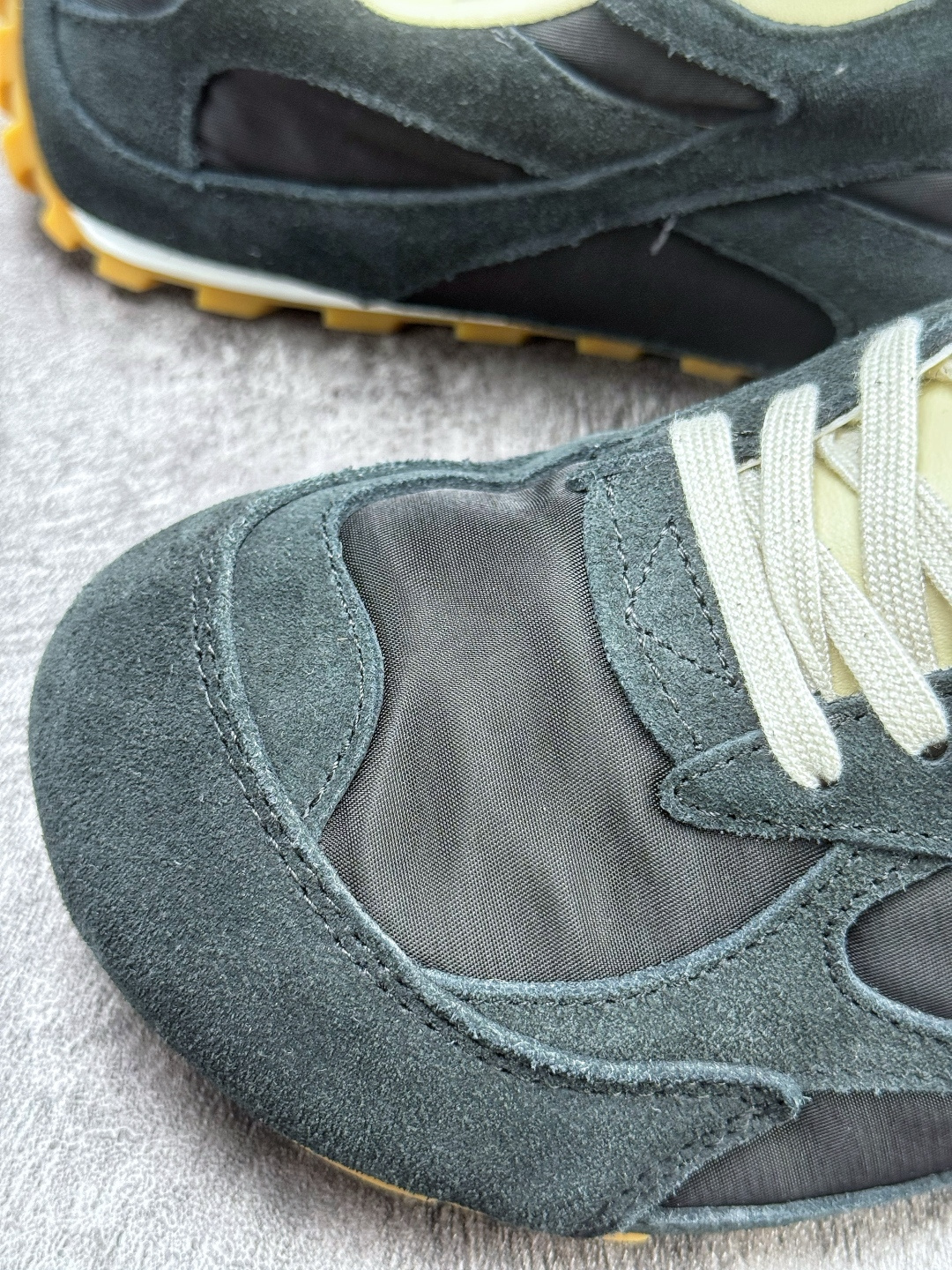 意大利奢侈品牌-宝缇嘉/葆蝶家-Bottega Veneta Orbit Flash Low Sneakers 轨道尼龙布系列系带低帮德训风薄底舒适休闲运动鞋 838373V3MS21000