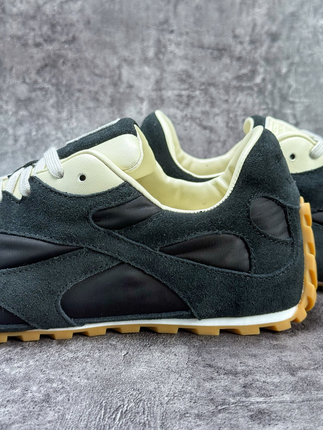 意大利奢侈品牌-宝缇嘉/葆蝶家-Bottega Veneta Orbit Flash Low Sneakers 轨道尼龙布系列系带低帮德训风薄底舒适休闲运动鞋 838373V3MS21000