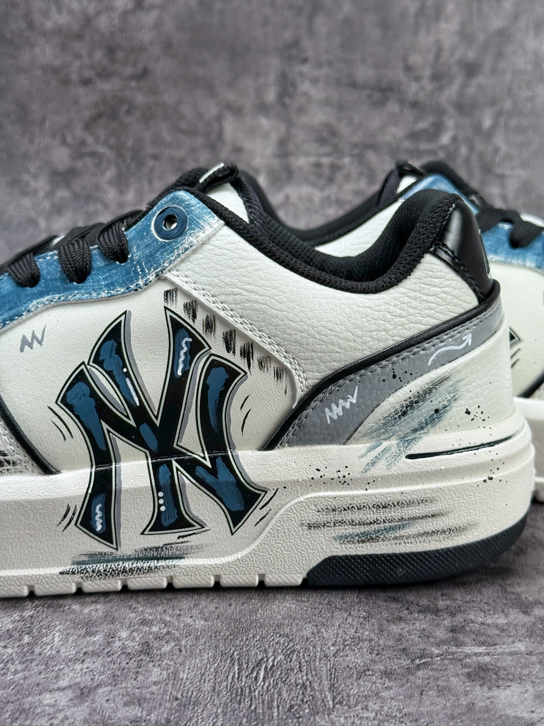 MLB CHUNKY 印花网红老爹鞋 涂鸦恶作剧 内增高6cm 3ASXCA12N