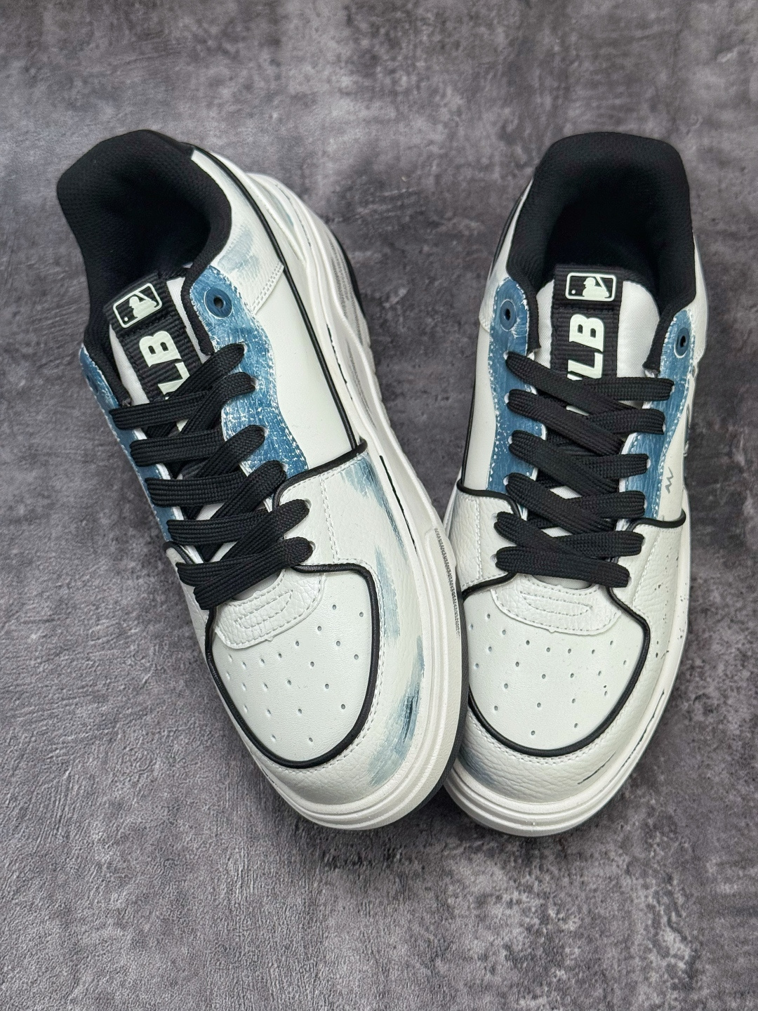 MLB CHUNKY 印花网红老爹鞋 涂鸦恶作剧 内增高6cm 3ASXCA12N