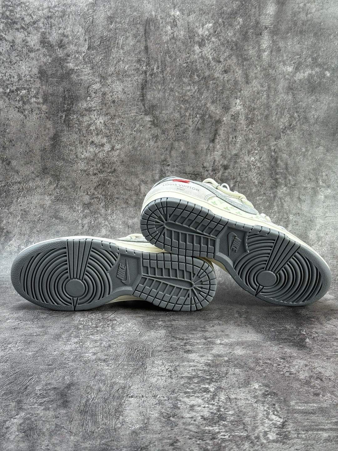 Nike SB Dunk Low x Louis Vuitton 灰白满天星 CX5050-Y35