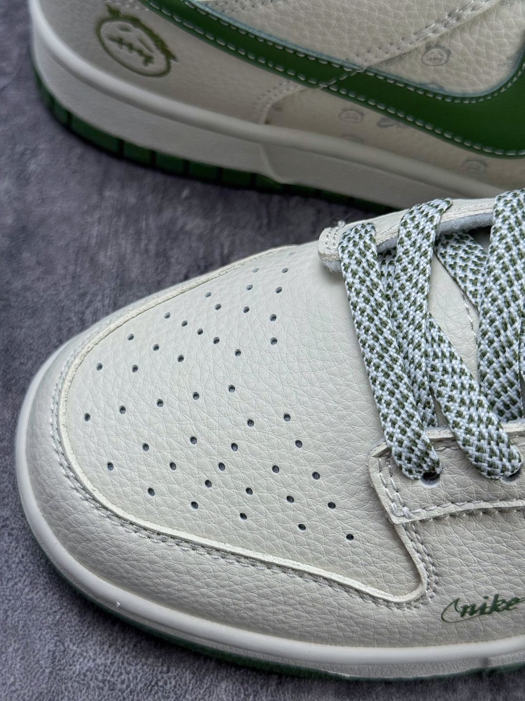 NIKE SB Dunk Low RETRO 白绿小勾 DS6608-018