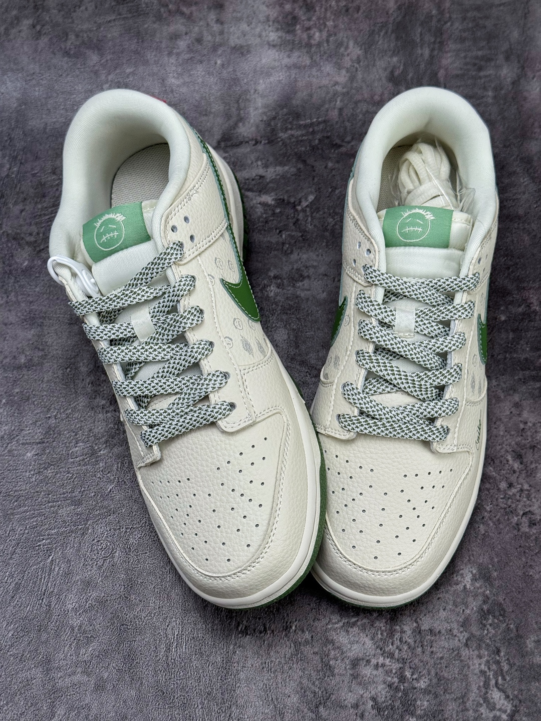 NIKE SB Dunk Low RETRO 白绿小勾 DS6608-018