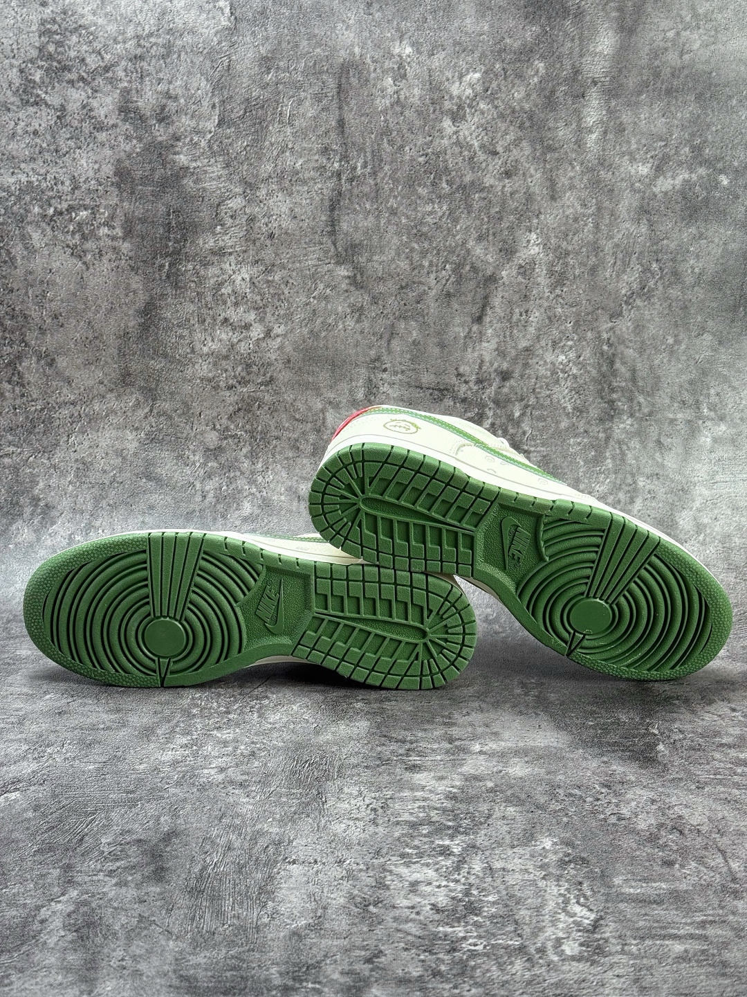 NIKE SB Dunk Low RETRO 白绿小勾 DS6608-018