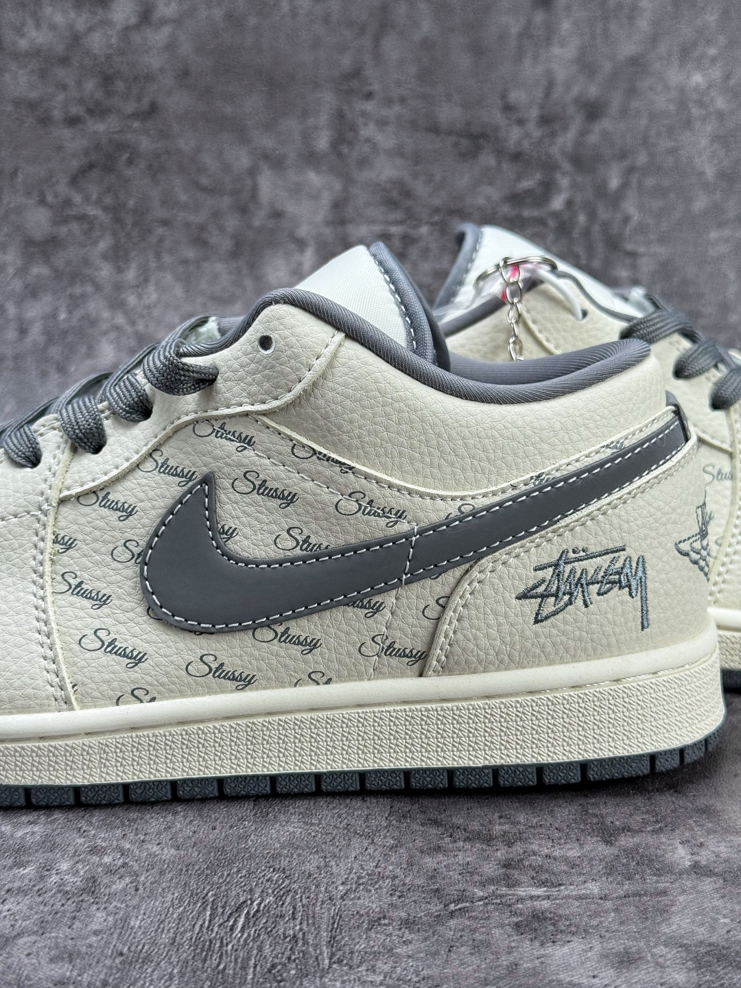 Nike Jordan Air Jordan 1 x Stussy 白灰小勾 LL8888-001