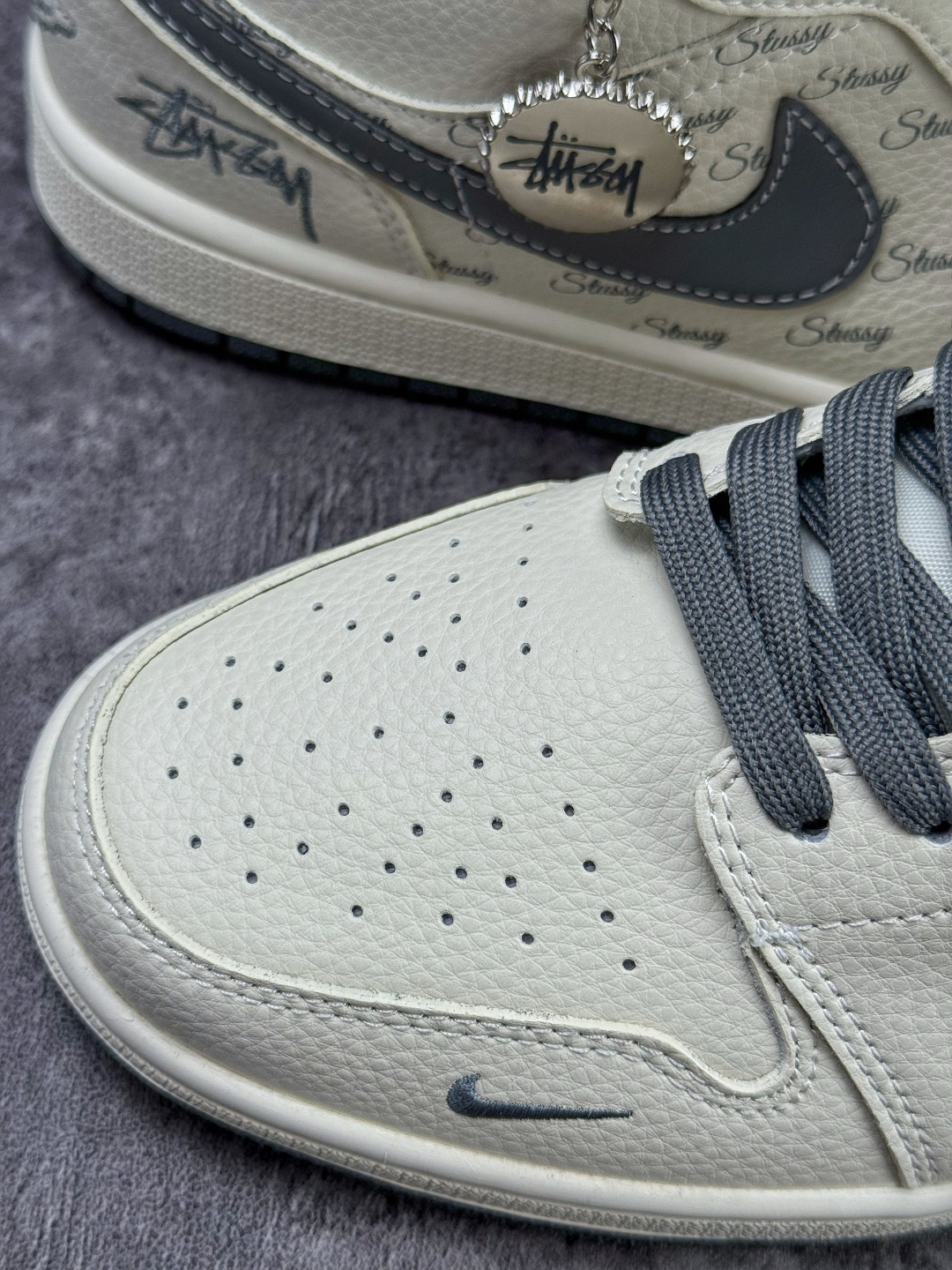 Nike Jordan Air Jordan 1 x Stussy 白灰小勾 LL8888-001