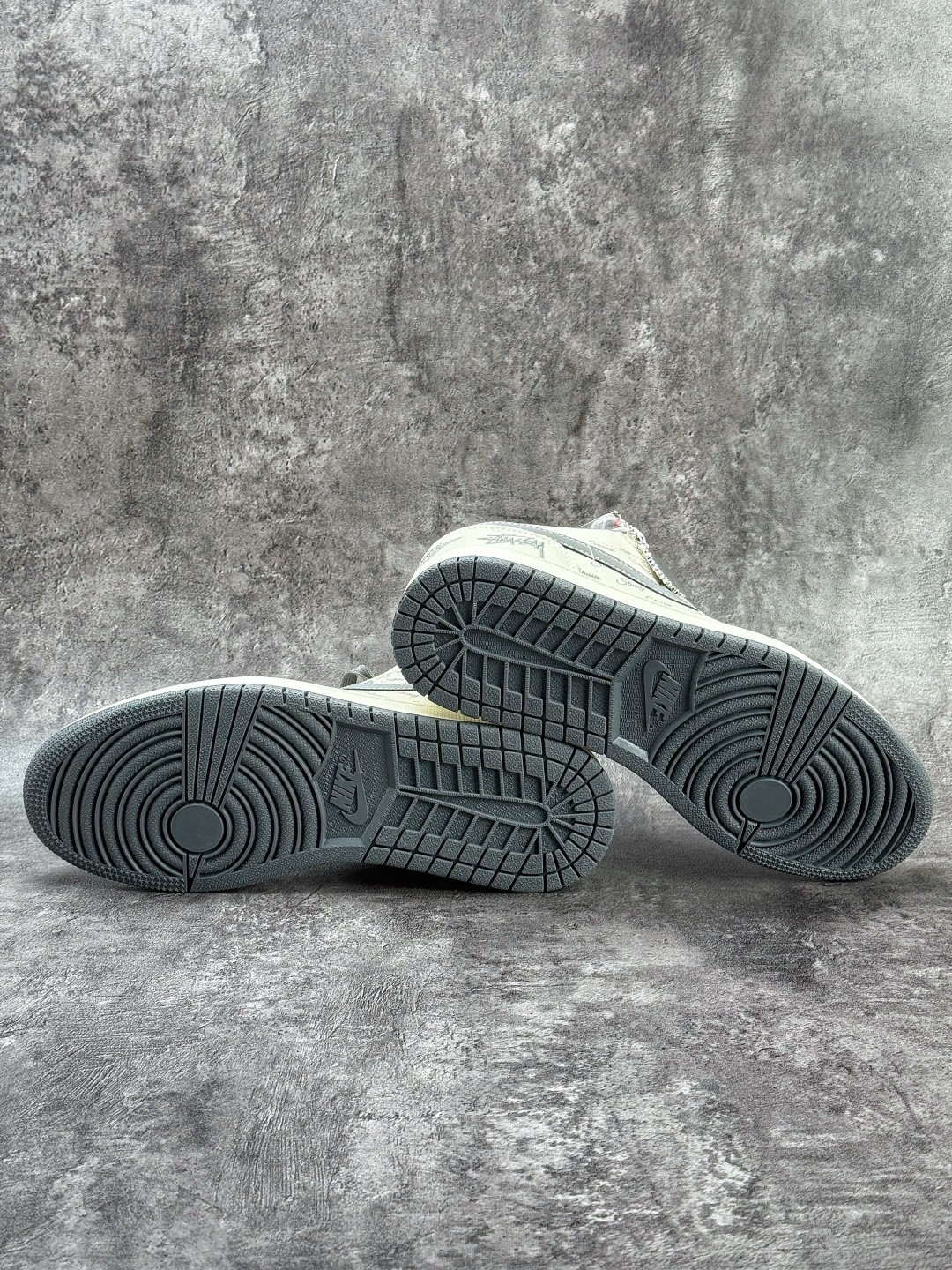 Nike Jordan Air Jordan 1 x Stussy 白灰小勾 LL8888-001