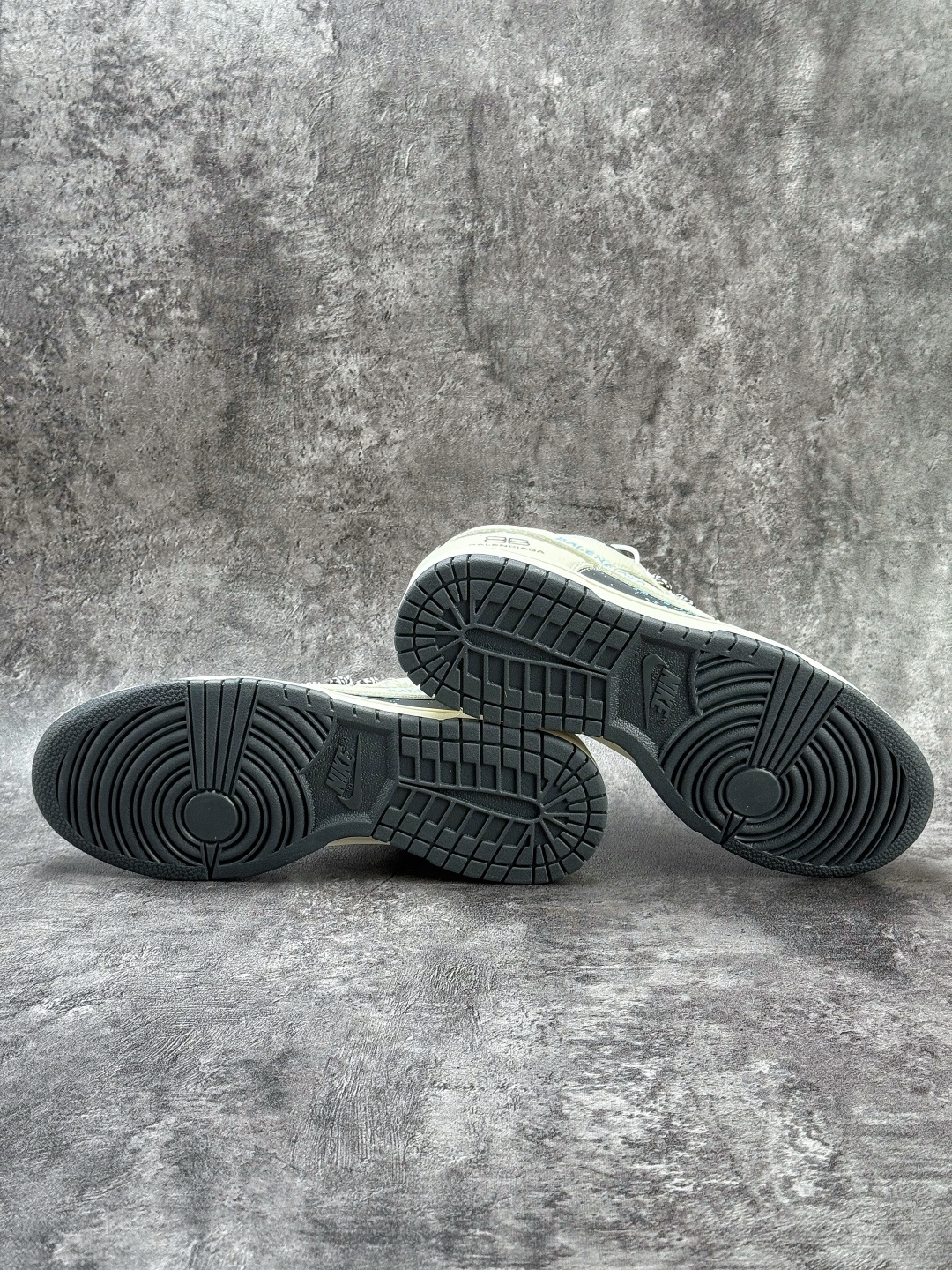 230 Nike SB Dunk Low x Balenciaga 白灰小勾满天星 DD1988-007