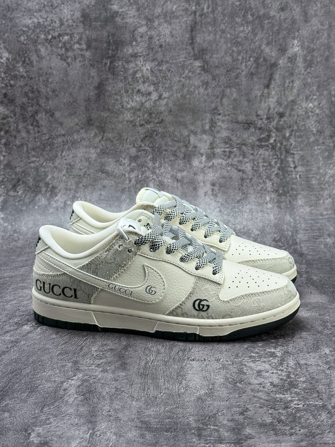 Nike SB Dunk Low x GUCCI 灰白满天星 JP1628-077-Top High Quatity Cheap Sneakers Fashion Clothing Clothes Bags handbags Shoes of all Brand wholesale With The best Quality And Beautiful Price from China Factory Chinese suppliers wholesaler seller Nike SB Dunk Low x GUCCI 灰白满天星 JP1628-077