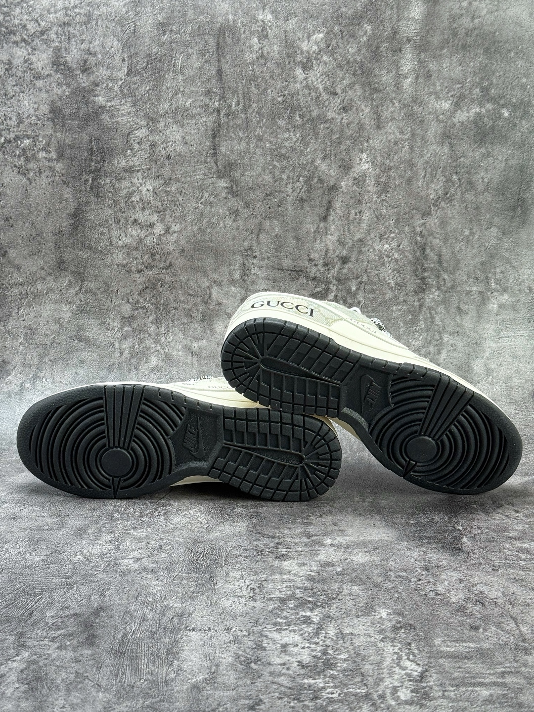 Nike SB Dunk Low x GUCCI 灰白满天星 JP1628-077-Top High Quatity Cheap Sneakers Fashion Clothing Clothes Bags handbags Shoes of all Brand wholesale With The best Quality And Beautiful Price from China Factory Chinese suppliers wholesaler seller Nike SB Dunk Low x GUCCI 灰白满天星 JP1628-077