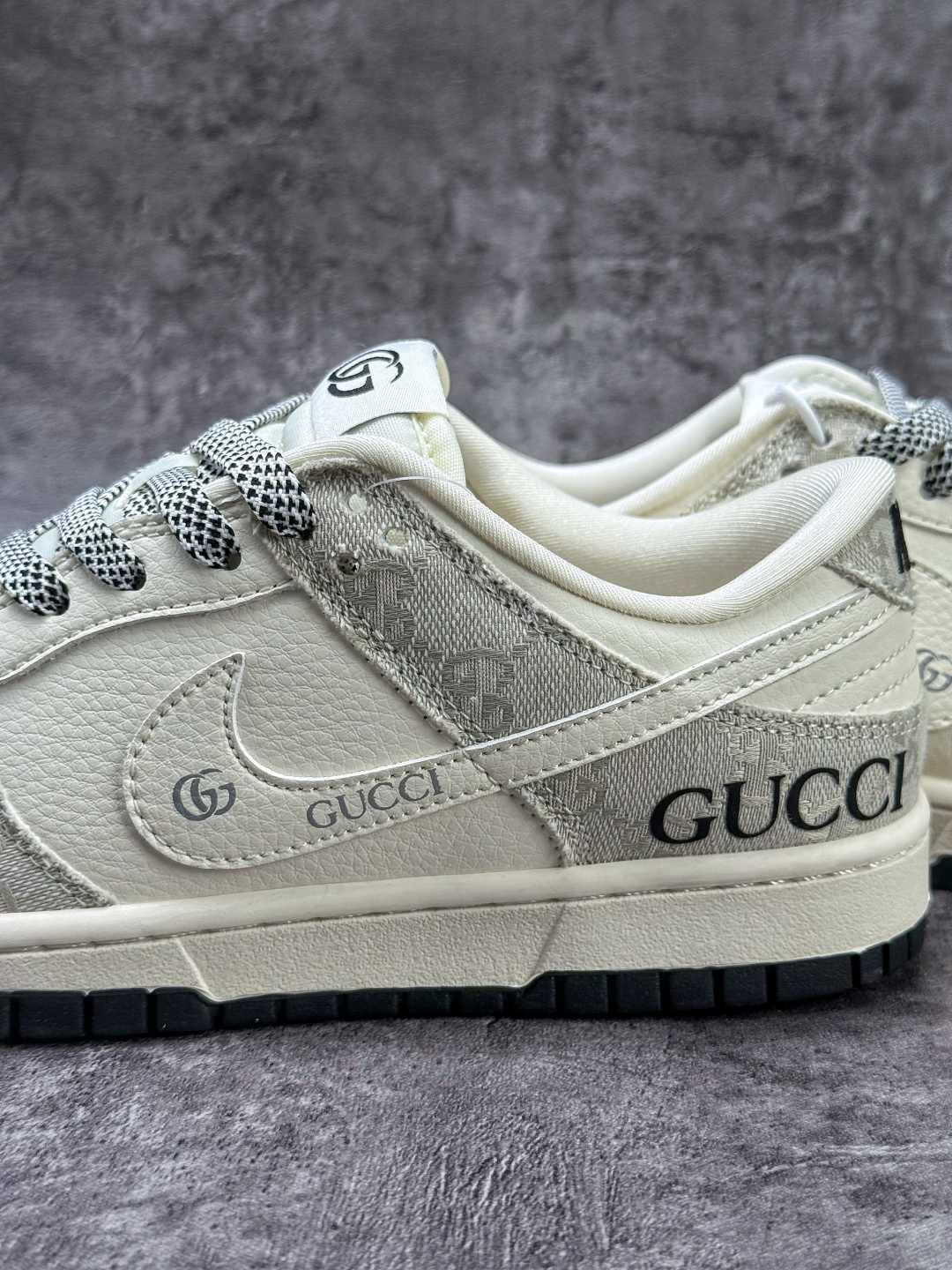 Nike SB Dunk Low x GUCCI 灰白满天星 JP1628-077-Top High Quatity Cheap Sneakers Fashion Clothing Clothes Bags handbags Shoes of all Brand wholesale With The best Quality And Beautiful Price from China Factory Chinese suppliers wholesaler seller Nike SB Dunk Low x GUCCI 灰白满天星 JP1628-077