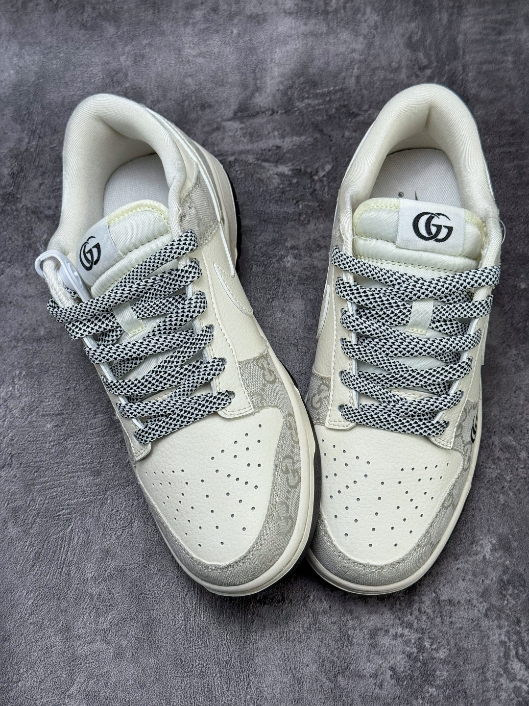 Nike SB Dunk Low x GUCCI 灰白满天星 JP1628-077-Top High Quatity Cheap Sneakers Fashion Clothing Clothes Bags handbags Shoes of all Brand wholesale With The best Quality And Beautiful Price from China Factory Chinese suppliers wholesaler seller Nike SB Dunk Low x GUCCI 灰白满天星 JP1628-077