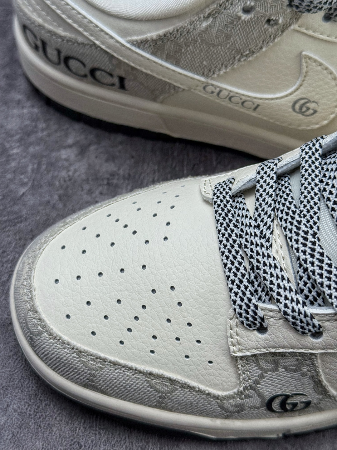 Nike SB Dunk Low x GUCCI 灰白满天星 JP1628-077-Top High Quatity Cheap Sneakers Fashion Clothing Clothes Bags handbags Shoes of all Brand wholesale With The best Quality And Beautiful Price from China Factory Chinese suppliers wholesaler seller Nike SB Dunk Low x GUCCI 灰白满天星 JP1628-077