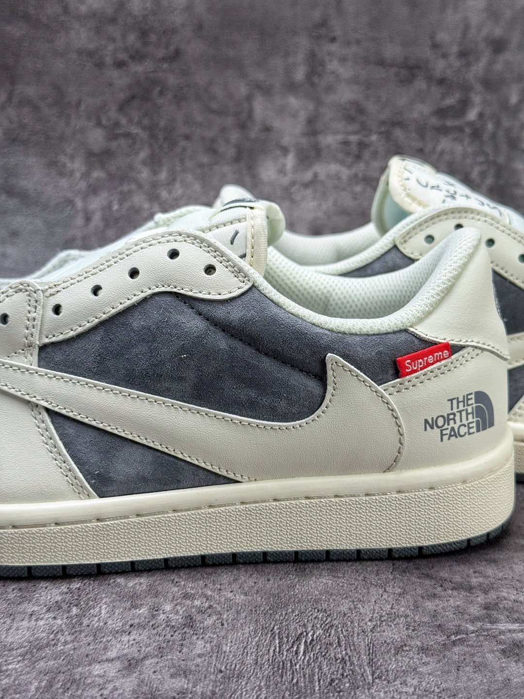 Travis Scott x Nike Air Jordan 1 Low x The North Face Air Jordan 1 Low 反转白灰小勾倒钩 DM7866-126