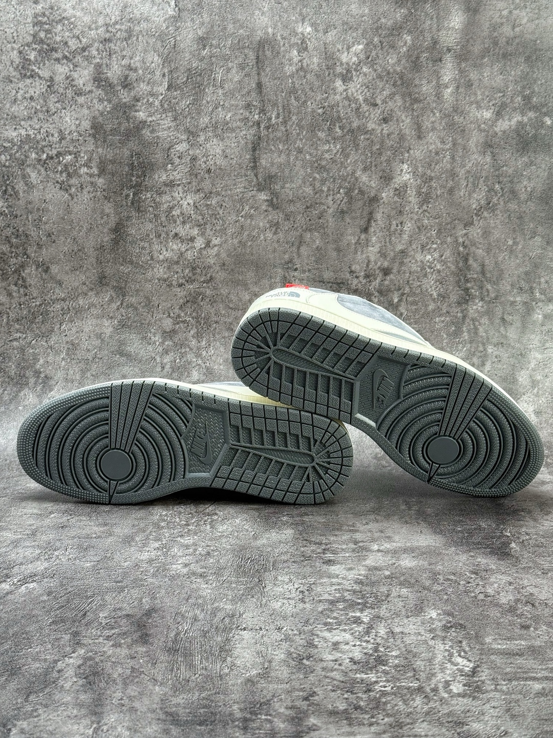 Travis Scott x Nike Air Jordan 1 Low x The North Face Air Jordan 1 Low 反转白灰小勾倒钩 DM7866-126