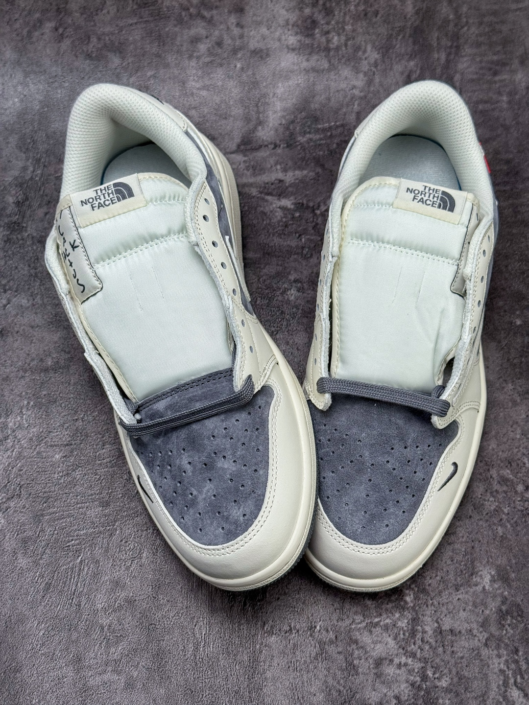 Travis Scott x Nike Air Jordan 1 Low x The North Face Air Jordan 1 Low 反转白灰小勾倒钩 DM7866-126