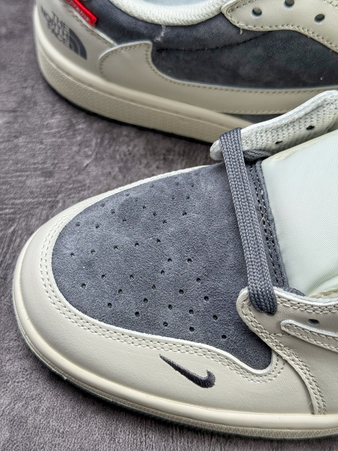 Travis Scott x Nike Air Jordan 1 Low x The North Face Air Jordan 1 Low 反转白灰小勾倒钩 DM7866-126