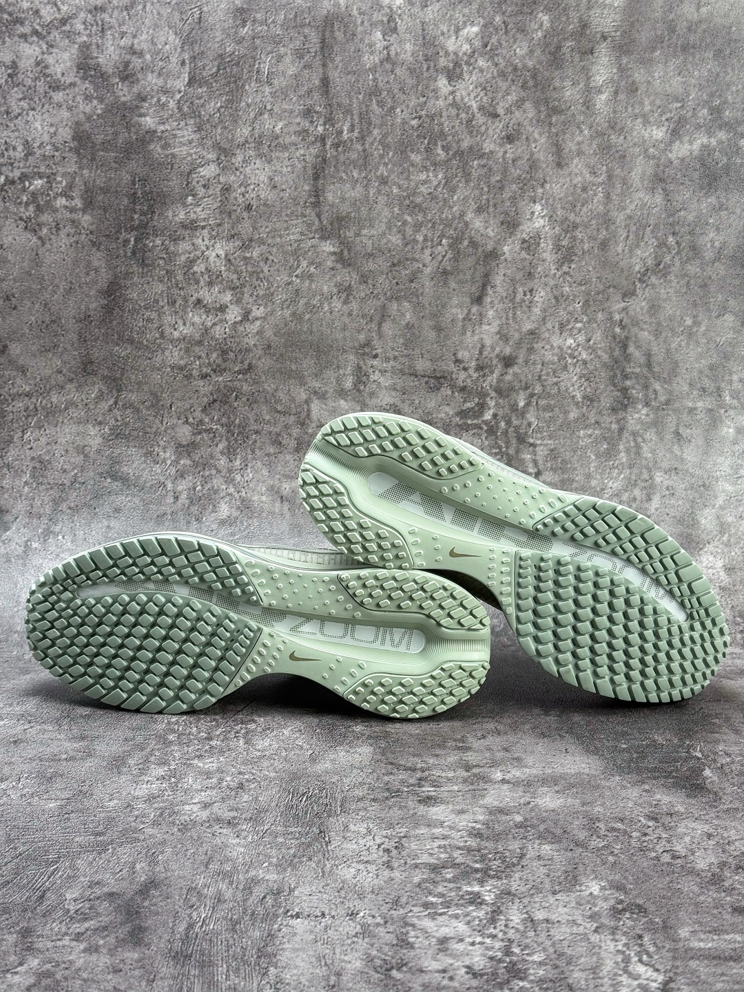 Nike Pegasus Premium 减震防滑耐磨透气 低帮跑步鞋 HQ2592-300