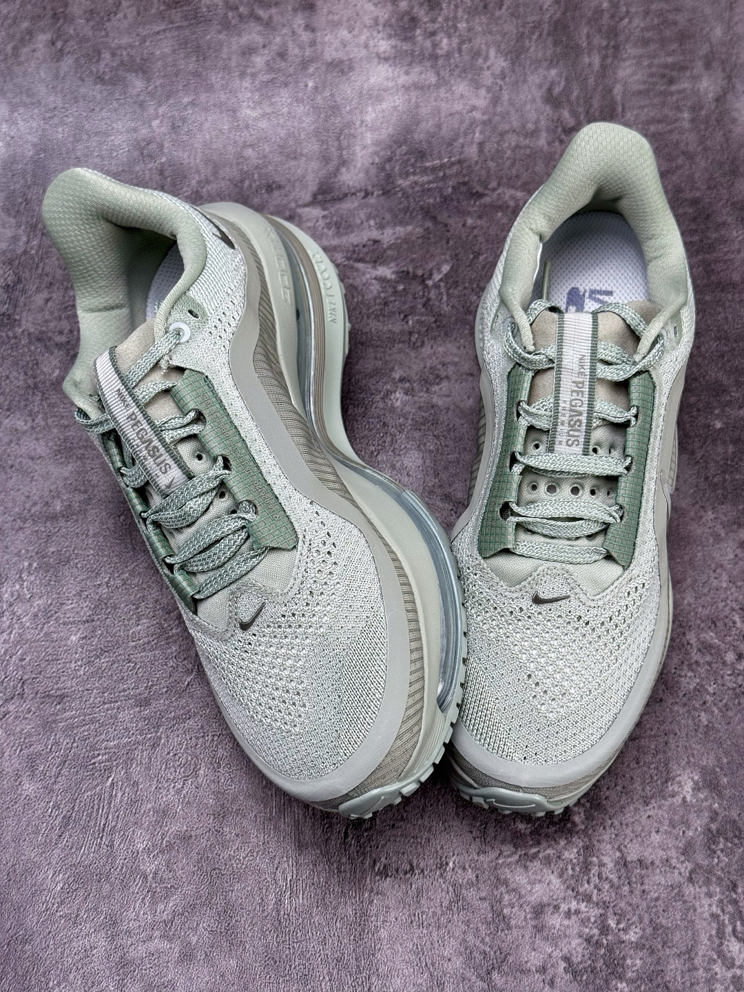 Nike Pegasus Premium 减震防滑耐磨透气 低帮跑步鞋 HQ2592-300