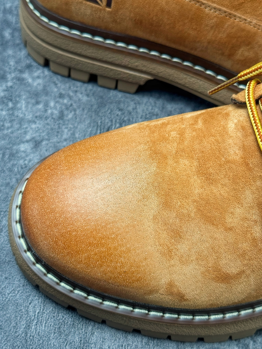 卡特/CAT 2025新版 硬汉推土机品牌 新款上市 高帮工装靴皮鞋/棕色 麦色