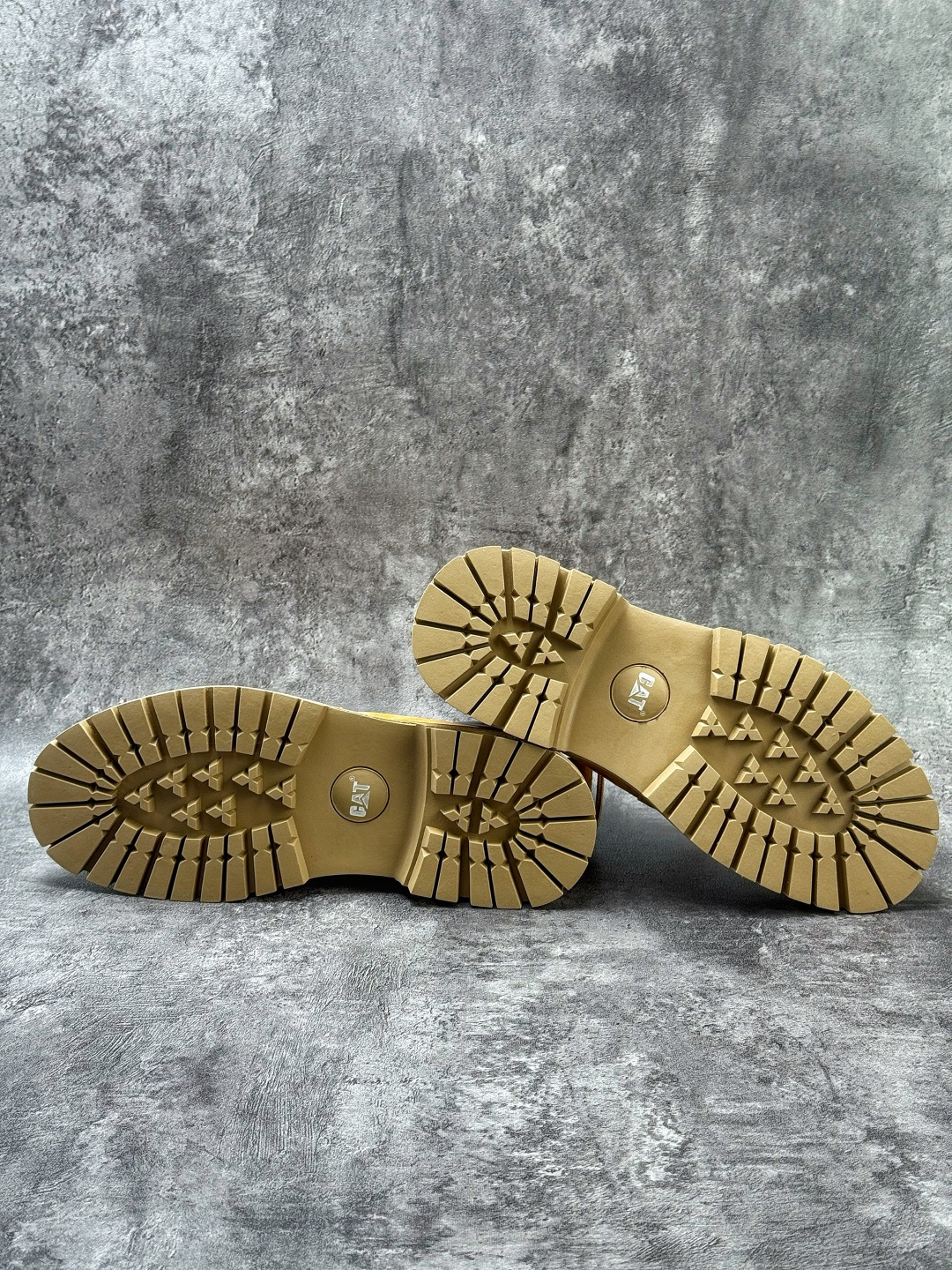 卡特/CAT 2025新版 硬汉推土机品牌 新款上市 高帮工装靴皮鞋/棕色 麦色