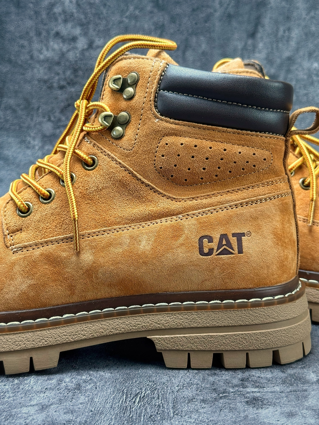 卡特/CAT 2025新版 硬汉推土机品牌 新款上市 高帮工装靴皮鞋/棕色 麦色