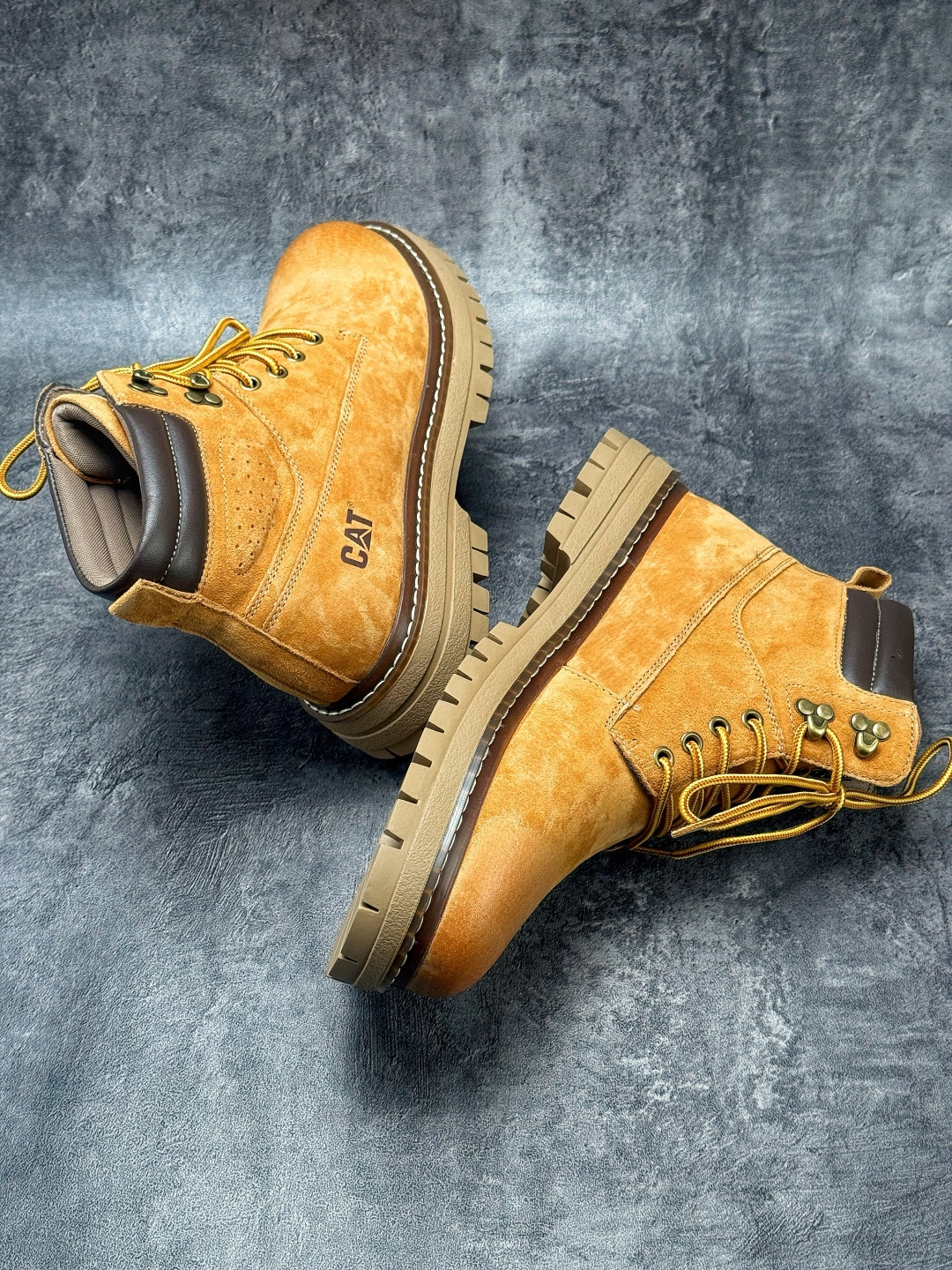 卡特/CAT 2025新版 硬汉推土机品牌 新款上市 高帮工装靴皮鞋/棕色 麦色