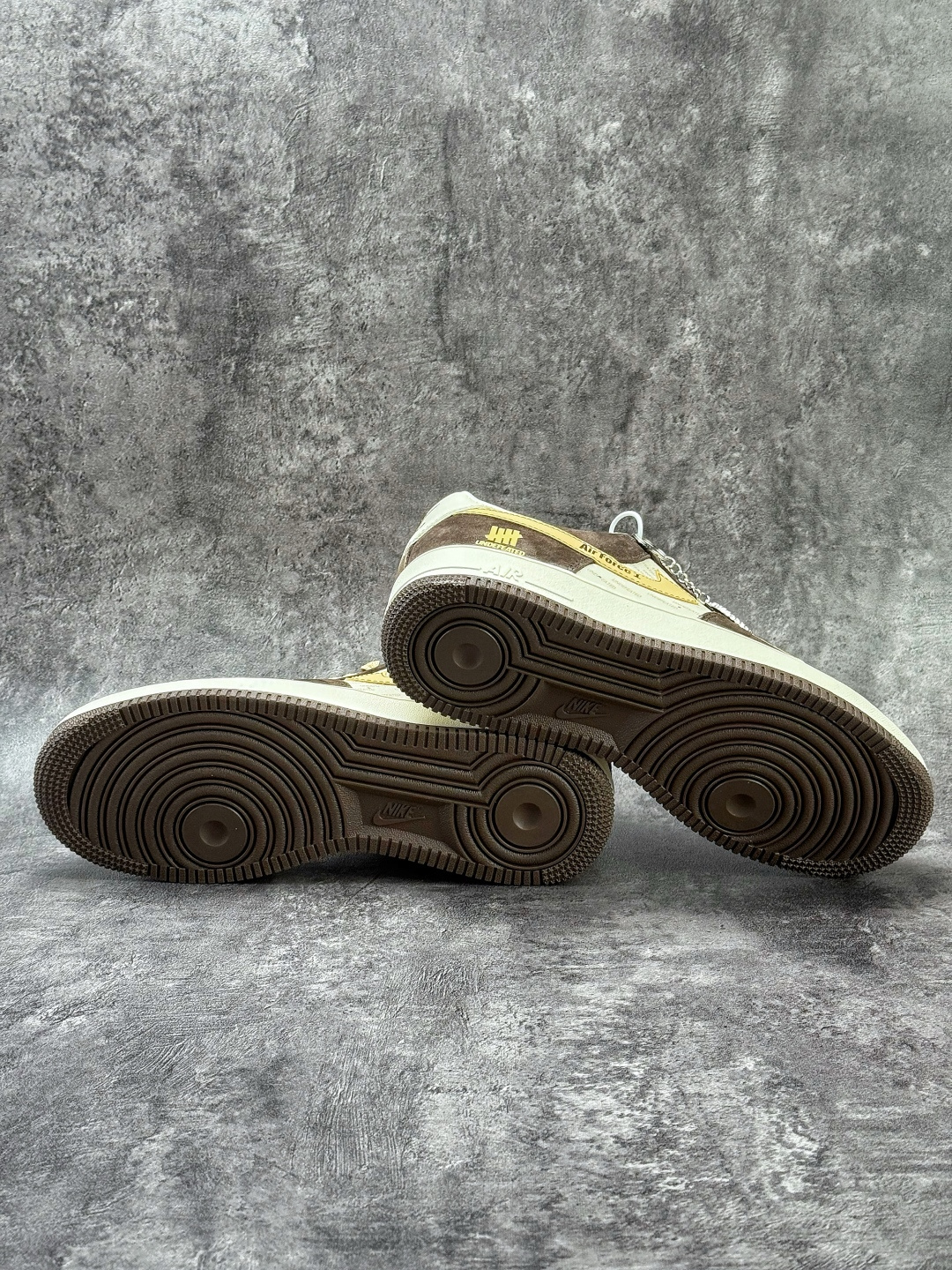 Nike Air Force 1 Low 07 x UNDEFEATED 棕白小勾 KD1688-001