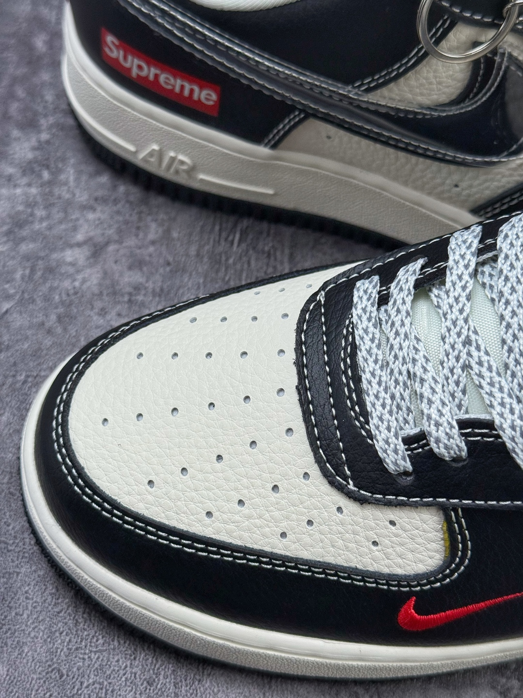 Nike Air Force 1 Low 07 x Supreme 黑白小勾满天星 DF0188-106