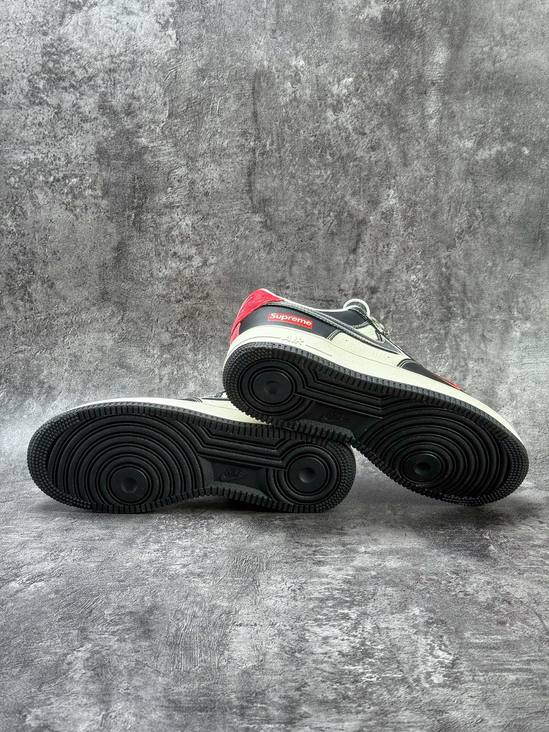 Nike Air Force 1 Low 07 x Supreme 黑白小勾满天星 DF0188-106