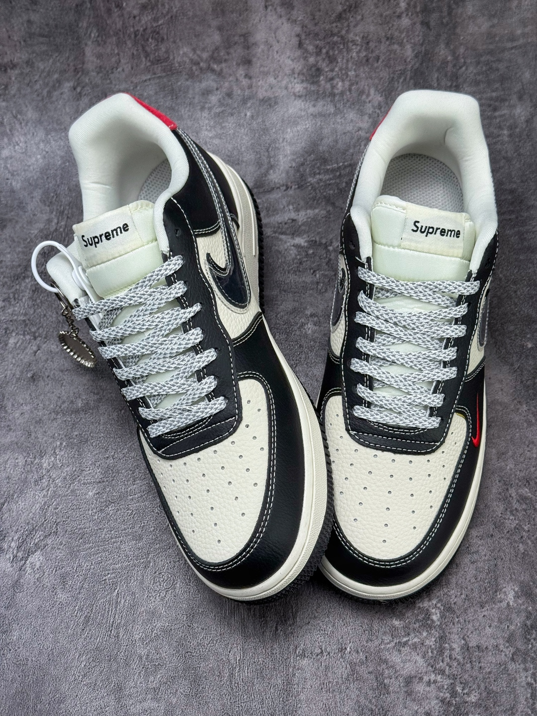 Nike Air Force 1 Low 07 x Supreme 黑白小勾满天星 DF0188-106