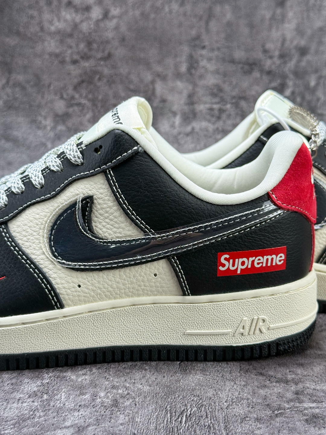 Nike Air Force 1 Low 07 x Supreme 黑白小勾满天星 DF0188-106