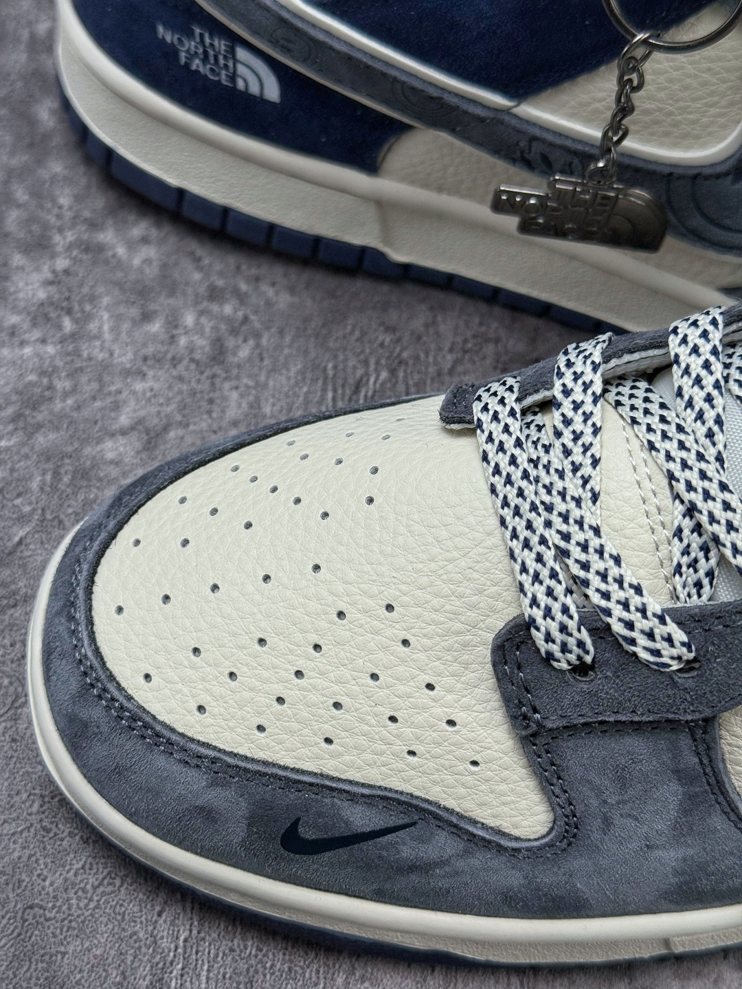 Nike SB Dunk Low x The North Face 灰白蓝小勾满天星 MN1688-102