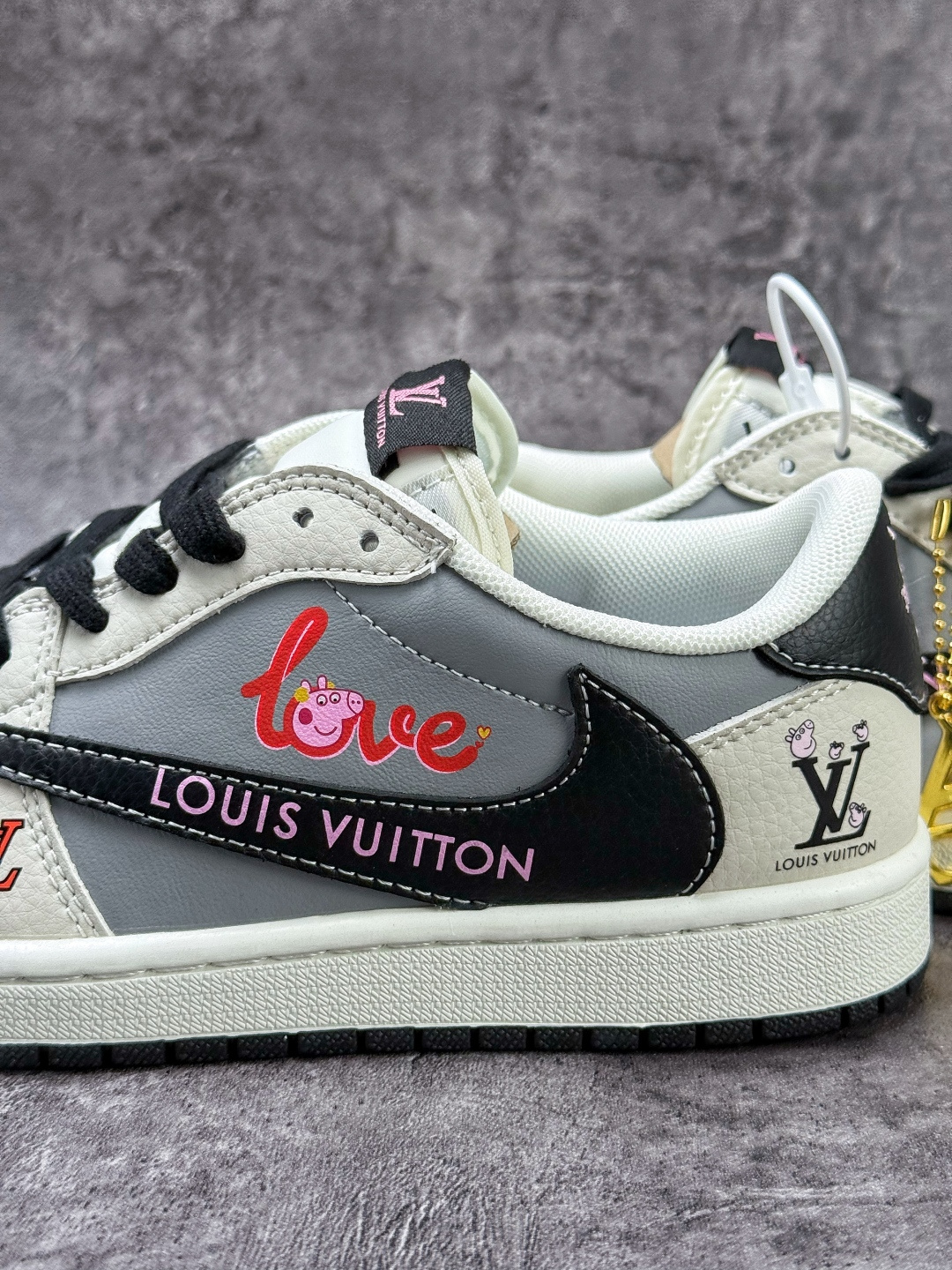 Travis Scott x Nike Air Jordan 1 Low x Louis Vuitton Air Jordan 1 Low 反转白灰小勾佩奇倒钩 纯原版本 DZ2688-005