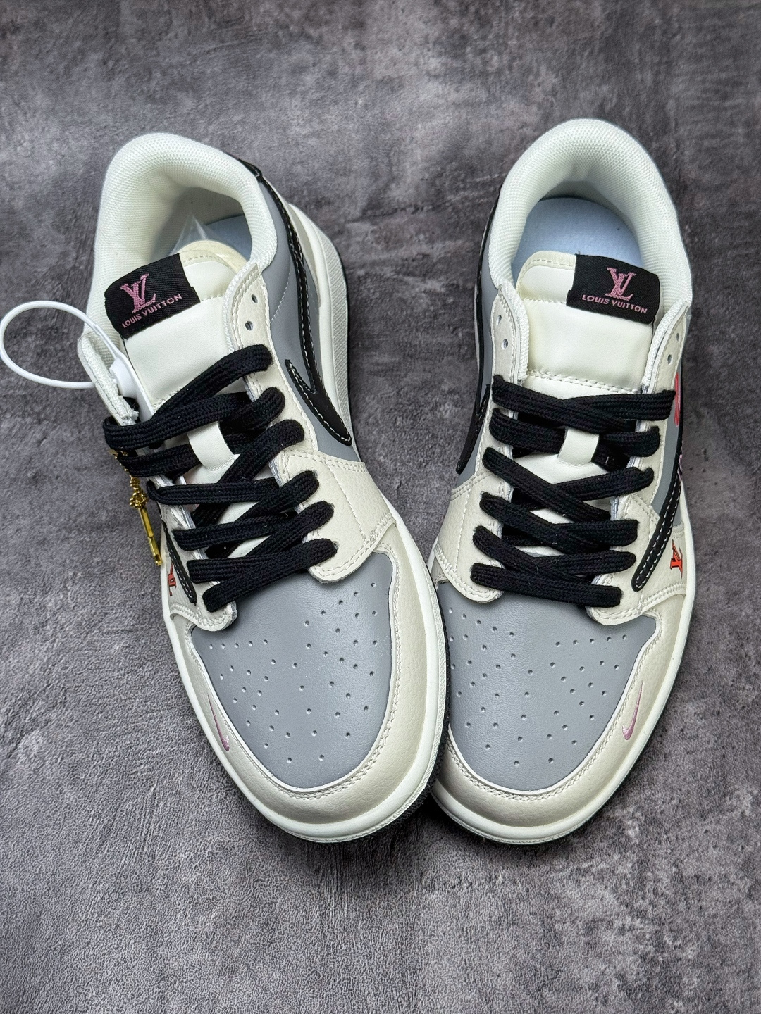 Travis Scott x Nike Air Jordan 1 Low x Louis Vuitton Air Jordan 1 Low 反转白灰小勾佩奇倒钩 纯原版本 DZ2688-005
