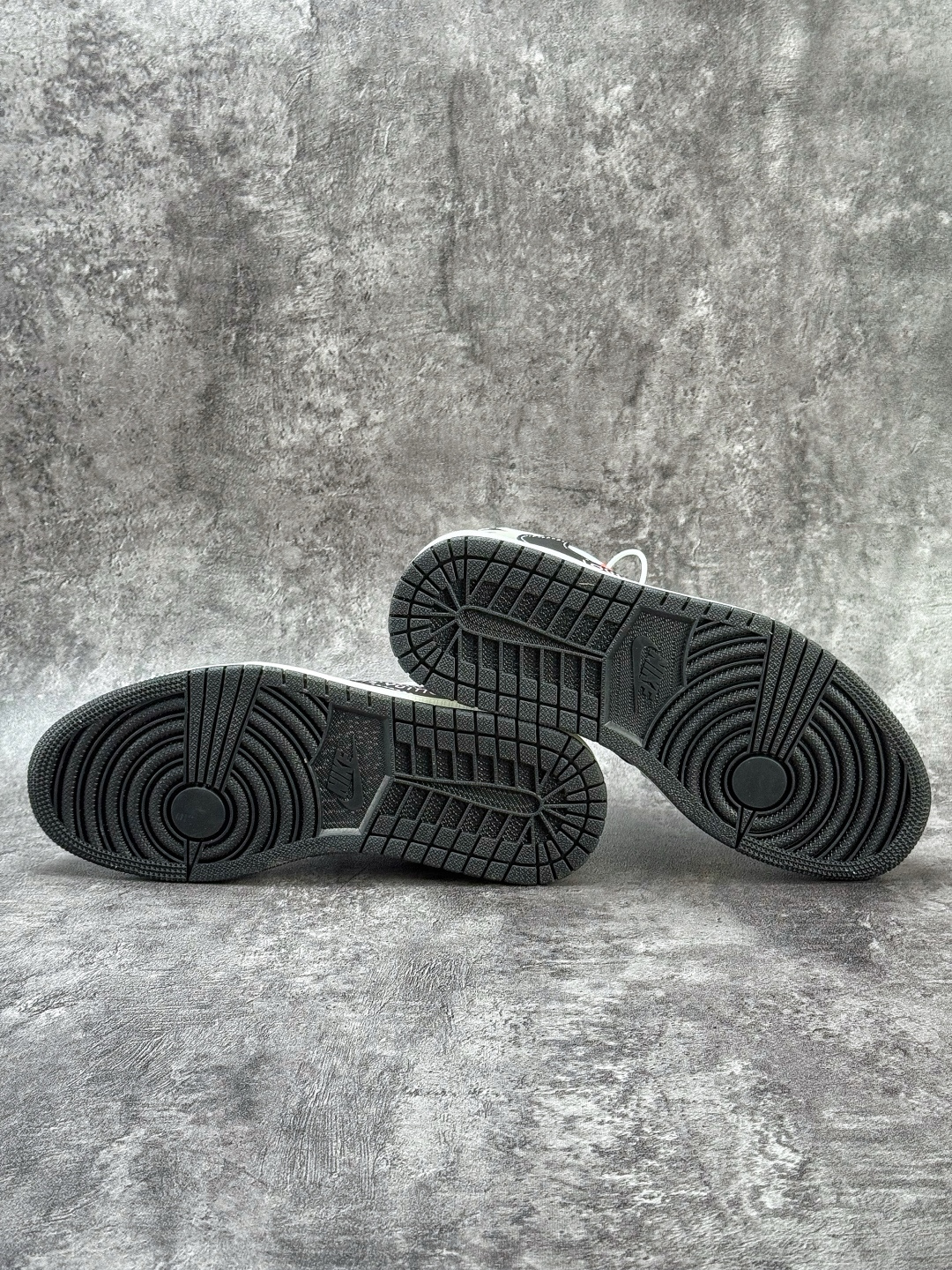 Travis Scott x Nike Air Jordan 1 Low x Louis Vuitton Air Jordan 1 Low 反转白灰小勾佩奇倒钩 纯原版本 DZ2688-005