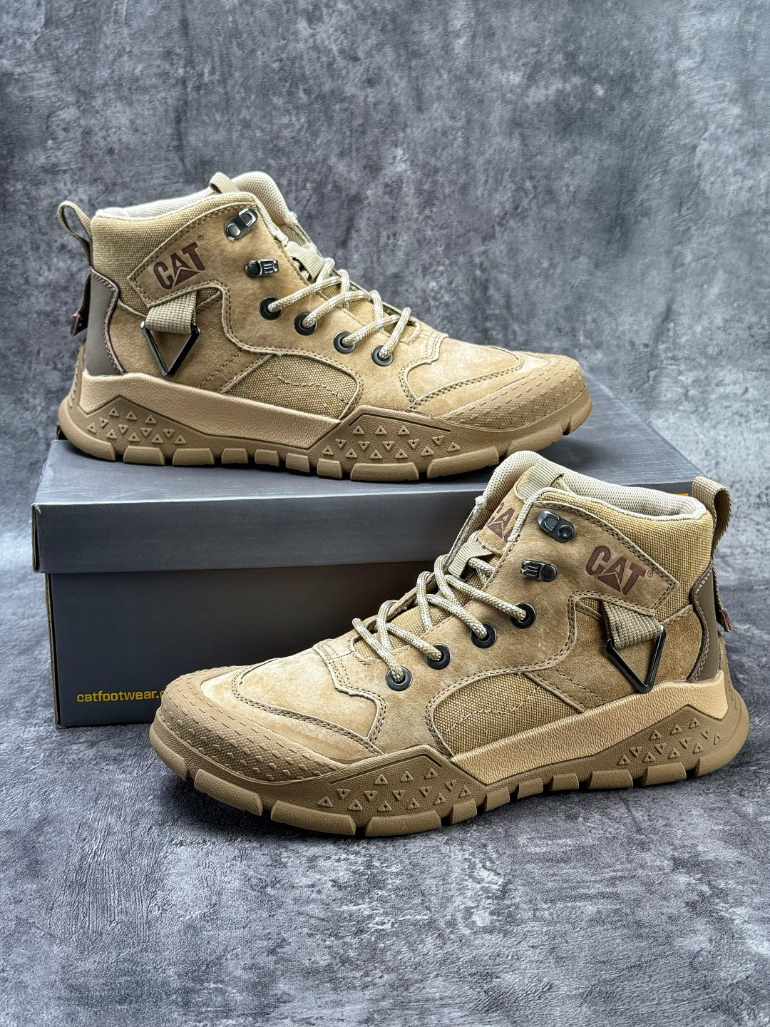 卡特/CAT 2025新版 硬汉推土机品牌 中帮工装靴皮鞋/灰色 麦色