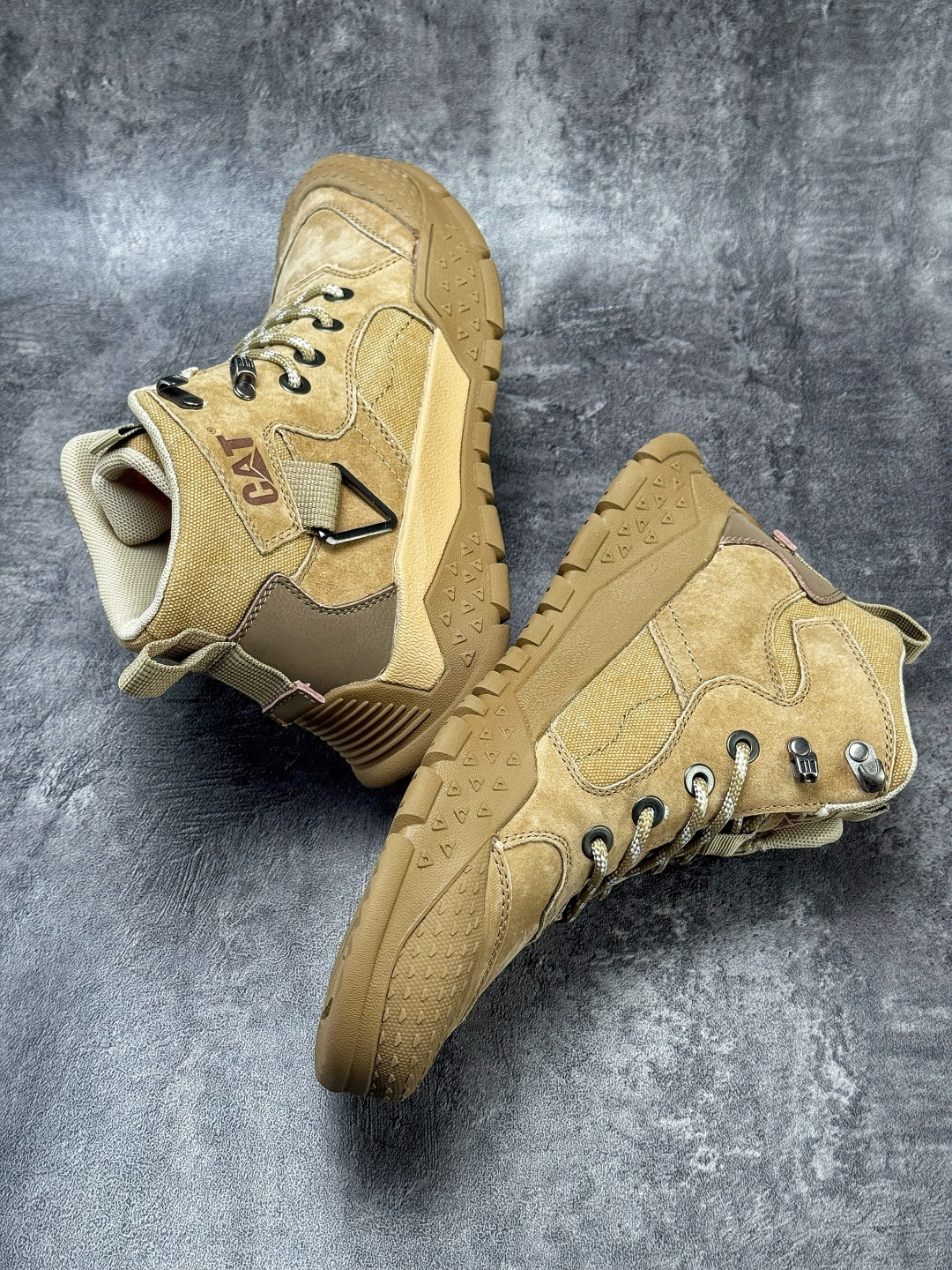 卡特/CAT 2025新版 硬汉推土机品牌 中帮工装靴皮鞋/灰色 麦色