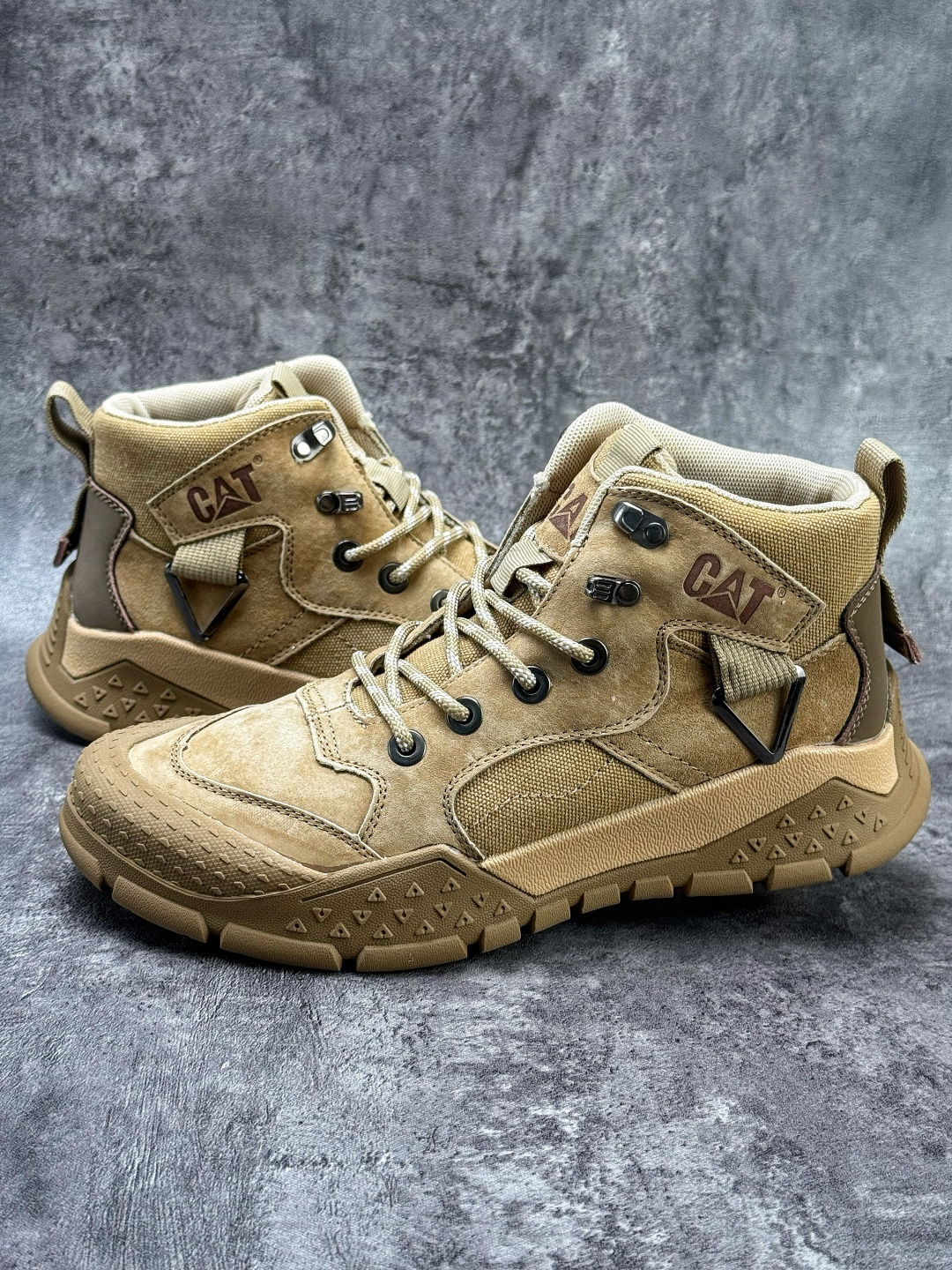卡特/CAT 2025新版 硬汉推土机品牌 中帮工装靴皮鞋/灰色 麦色