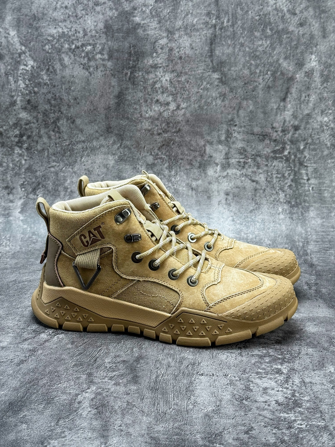 卡特/CAT 2025新版 硬汉推土机品牌 中帮工装靴皮鞋/灰色 麦色