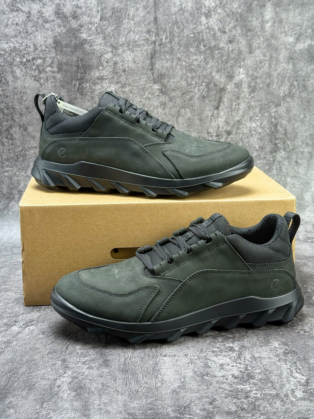 ECCO爱步跑步鞋百搭舒适 秋冬新款厚底休闲运动鞋男鞋