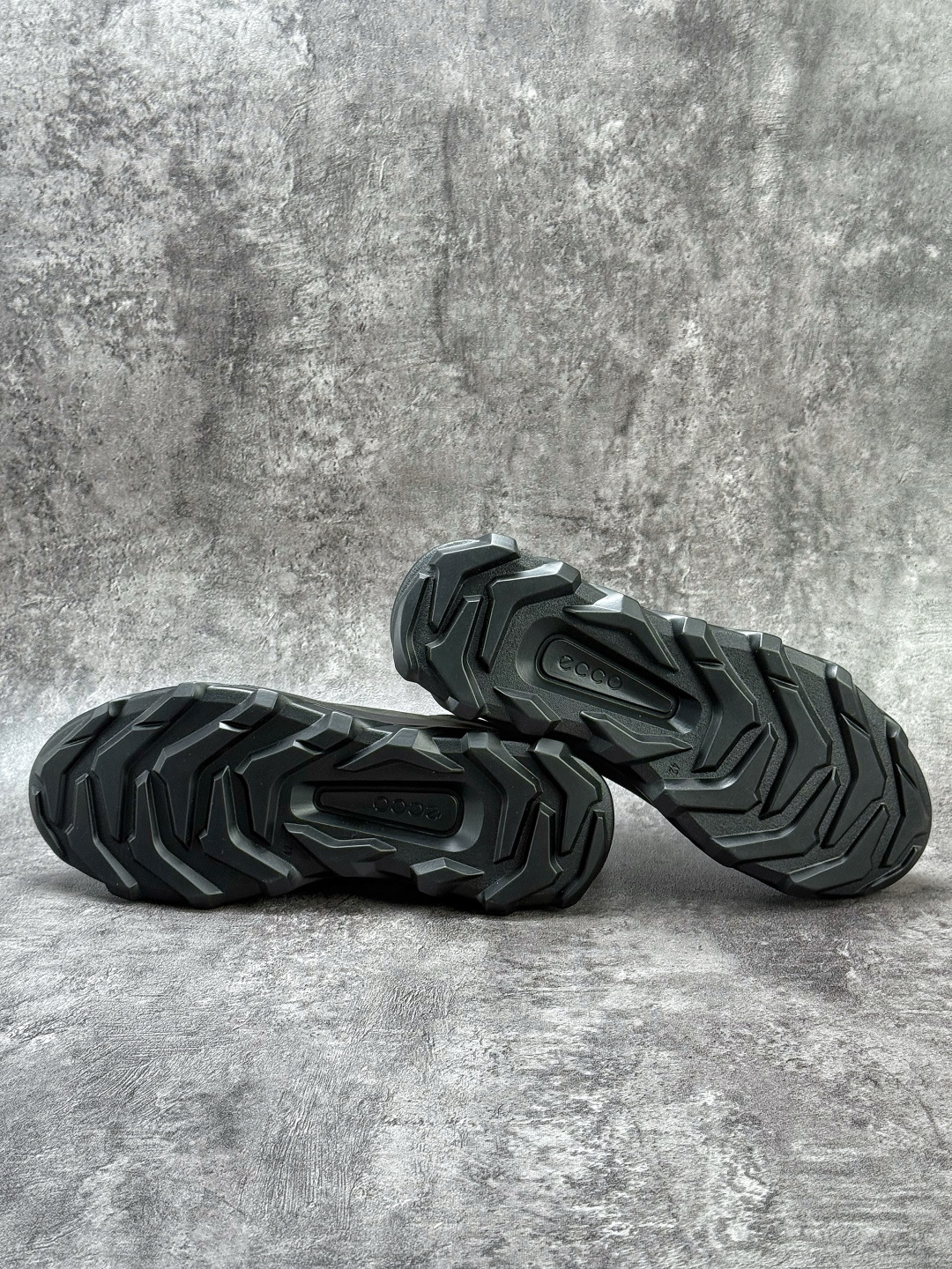 ECCO爱步跑步鞋百搭舒适 秋冬新款厚底休闲运动鞋男鞋