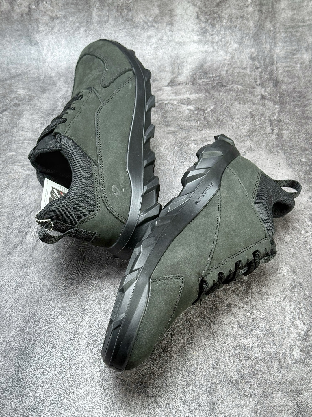 ECCO爱步跑步鞋百搭舒适 秋冬新款厚底休闲运动鞋男鞋