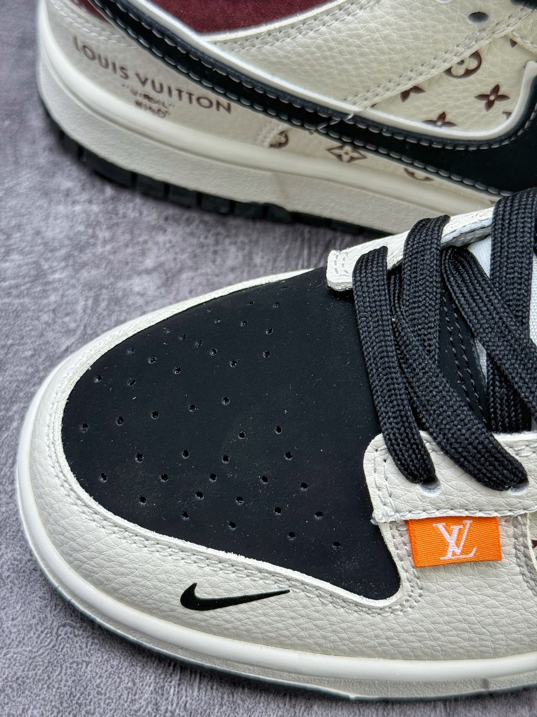 Nike SB Dunk Low x Louis Vuitton 白黑小勾 MN1688-105