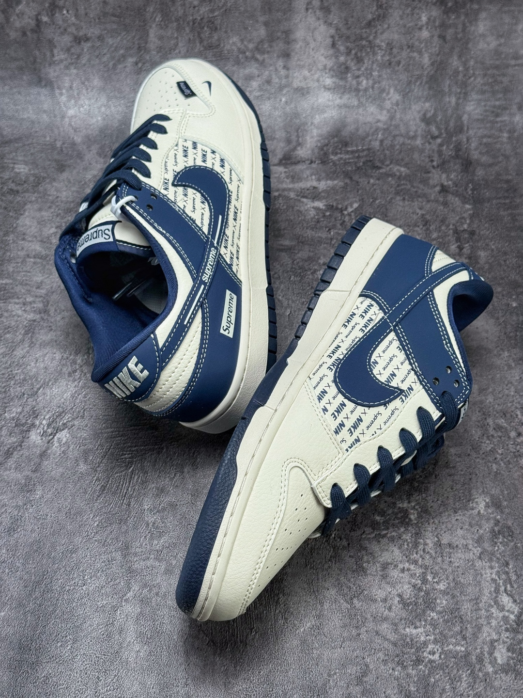 Nike SB Dunk Low x Supreme 白蓝小勾 XD1588-238