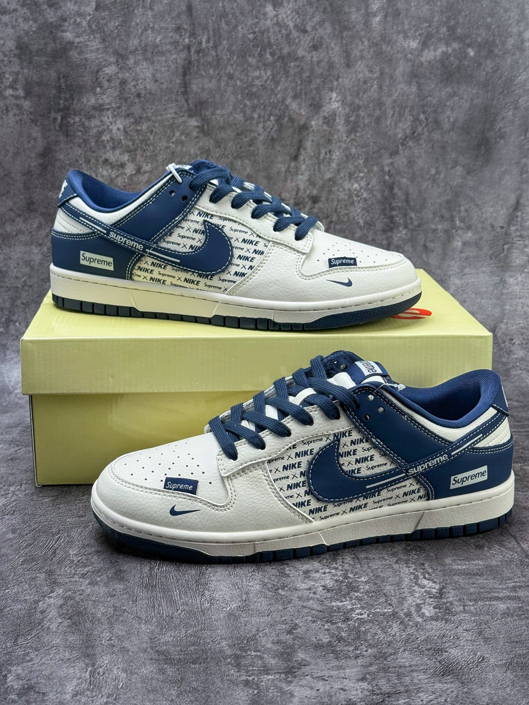 Nike SB Dunk Low x Supreme 白蓝小勾 XD1588-238
