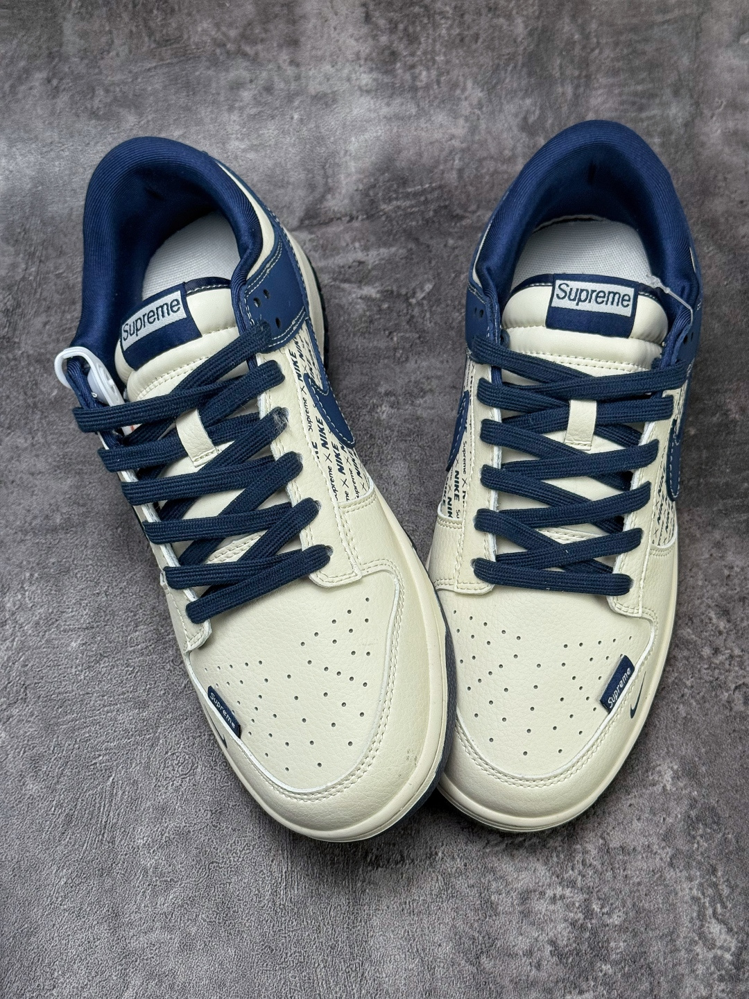 Nike SB Dunk Low x Supreme 白蓝小勾 XD1588-238