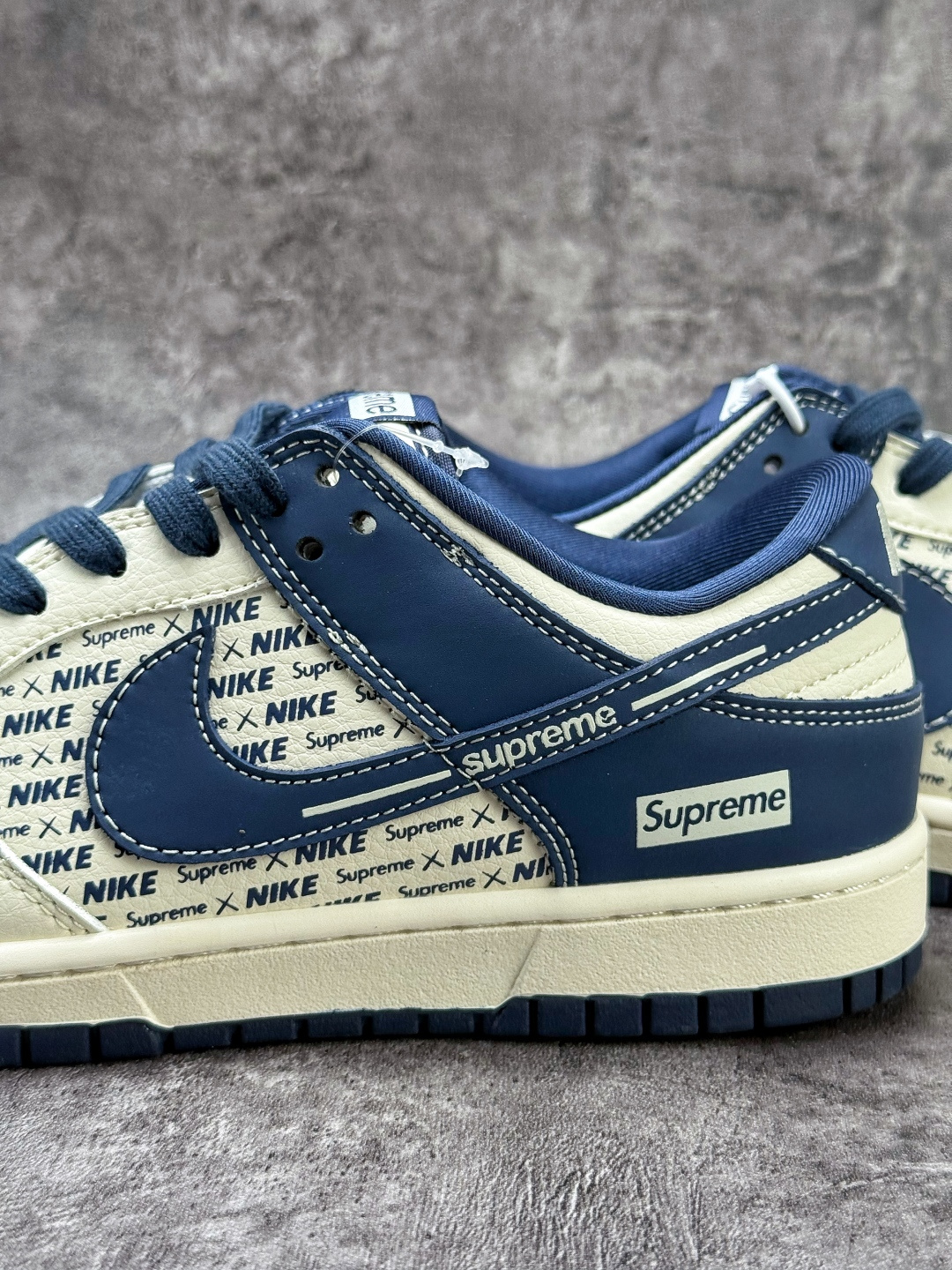 Nike SB Dunk Low x Supreme 白蓝小勾 XD1588-238